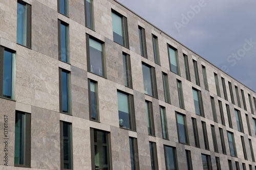 Modernes Bürogebäude - Fassade