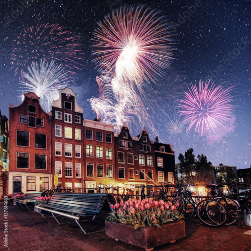 Canvas Print Beautiful calm night view of Amsterdam city. Colorful fireworks