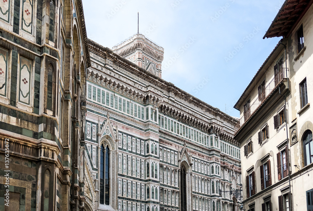 Obraz premium Beautiful street View of the Cathedral Santa Maria del Fiore in Florence, Italy