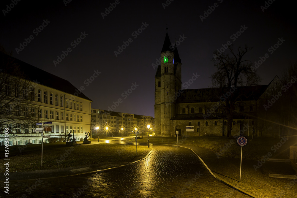 Klosterkirche in Magdeburg bei Nacht
