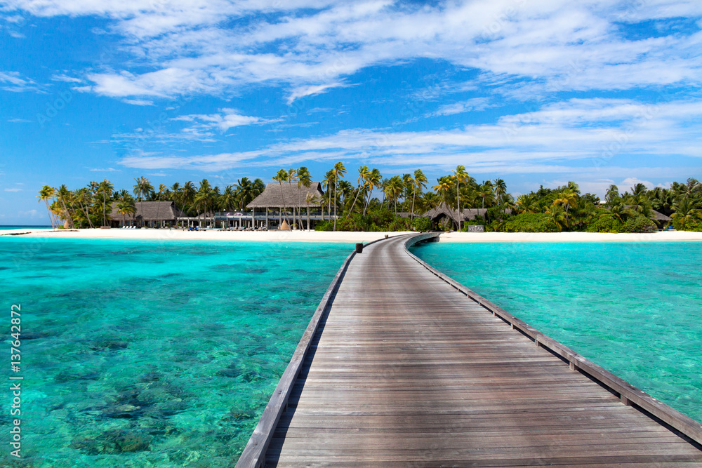 Obraz premium Jetty on Maldives resort