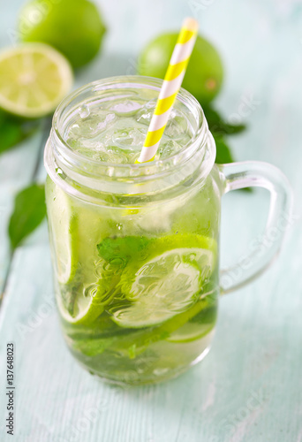 lime lemonade with ice and mint