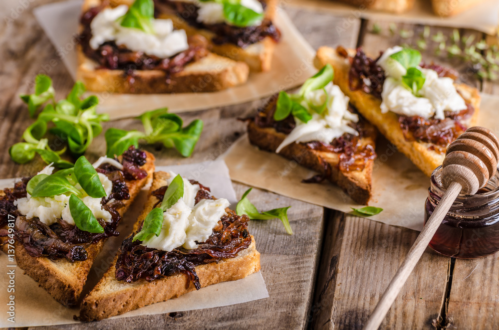Rustic toast with caramelized onion and goat cheese