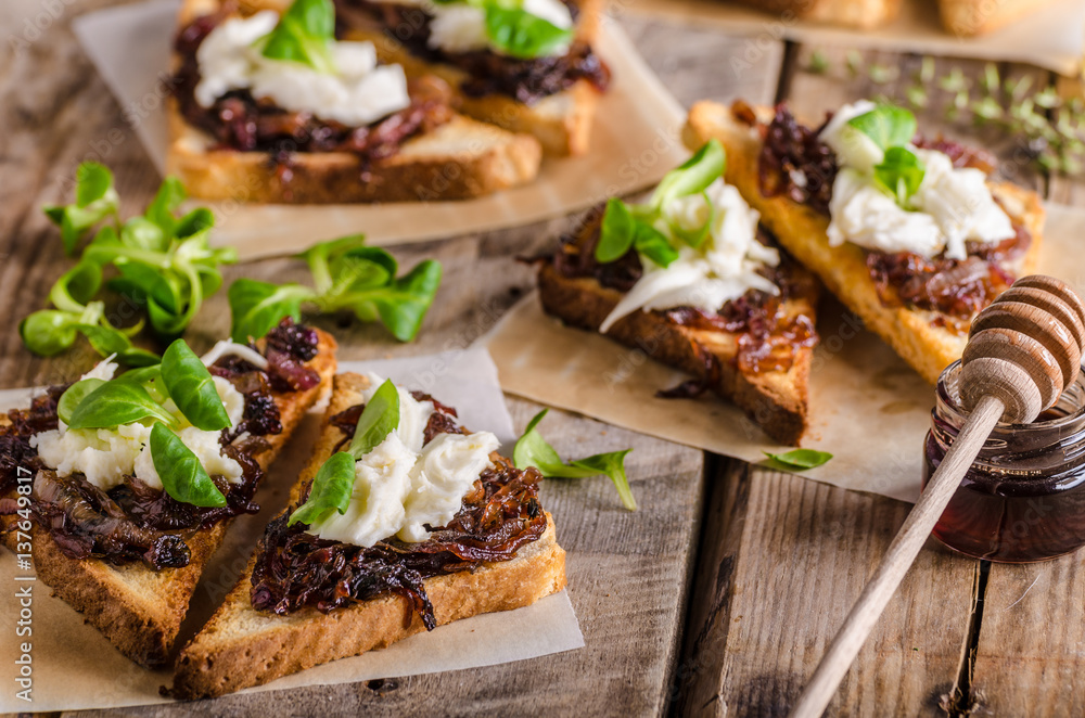 Rustic toast with caramelized onion and goat cheese Rustic toast with caramelized onion and goat cheese