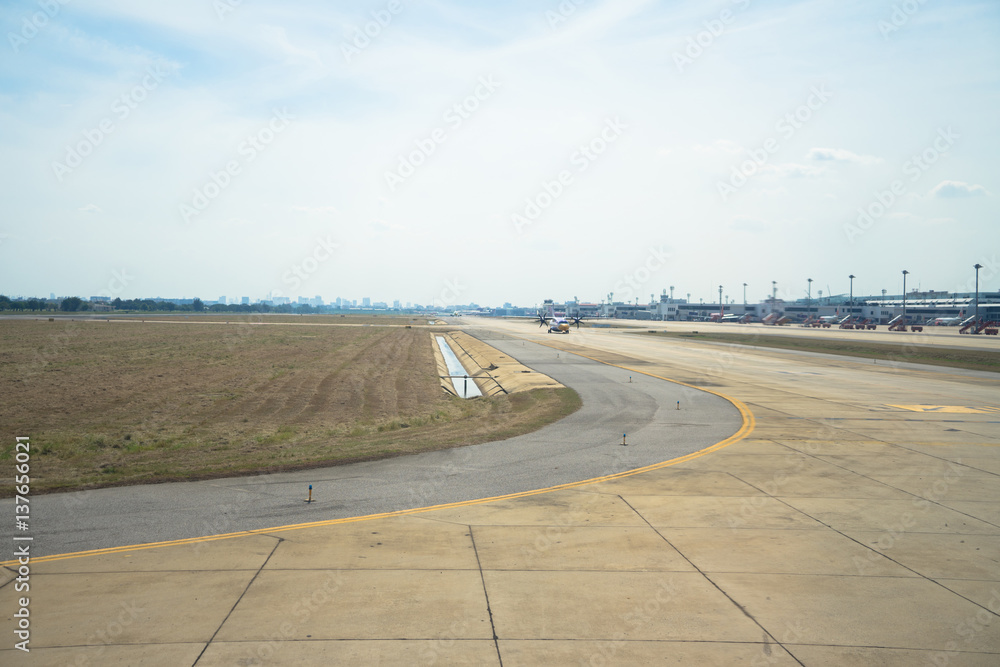 The plane was flying off to the airport. The plane was flying off to the airport.