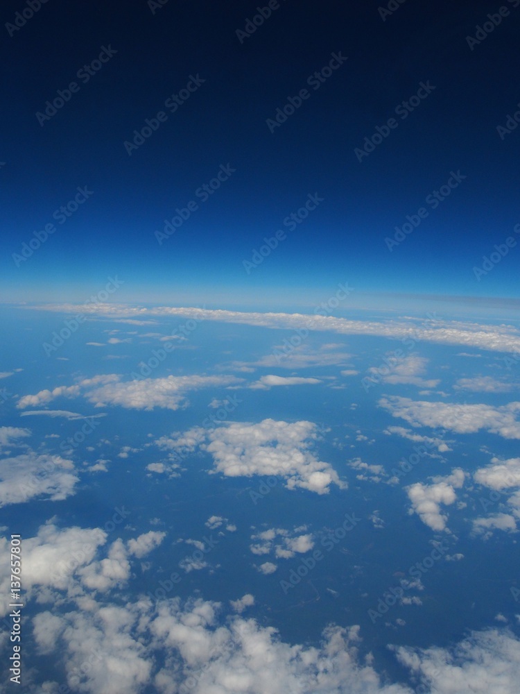 Fototapeta premium 空と宇宙の狭間