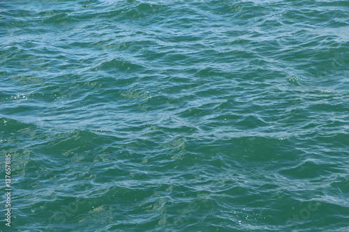 Vaguelettes sur la mer © oceane2508