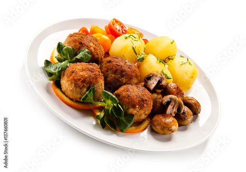Roast meatballs and vegetables 