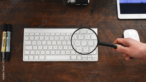 Teclado y lupa