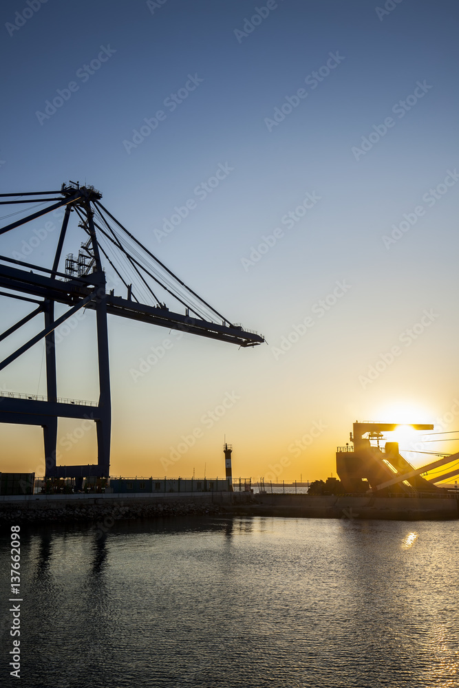 Obraz premium Container terminal in the evening