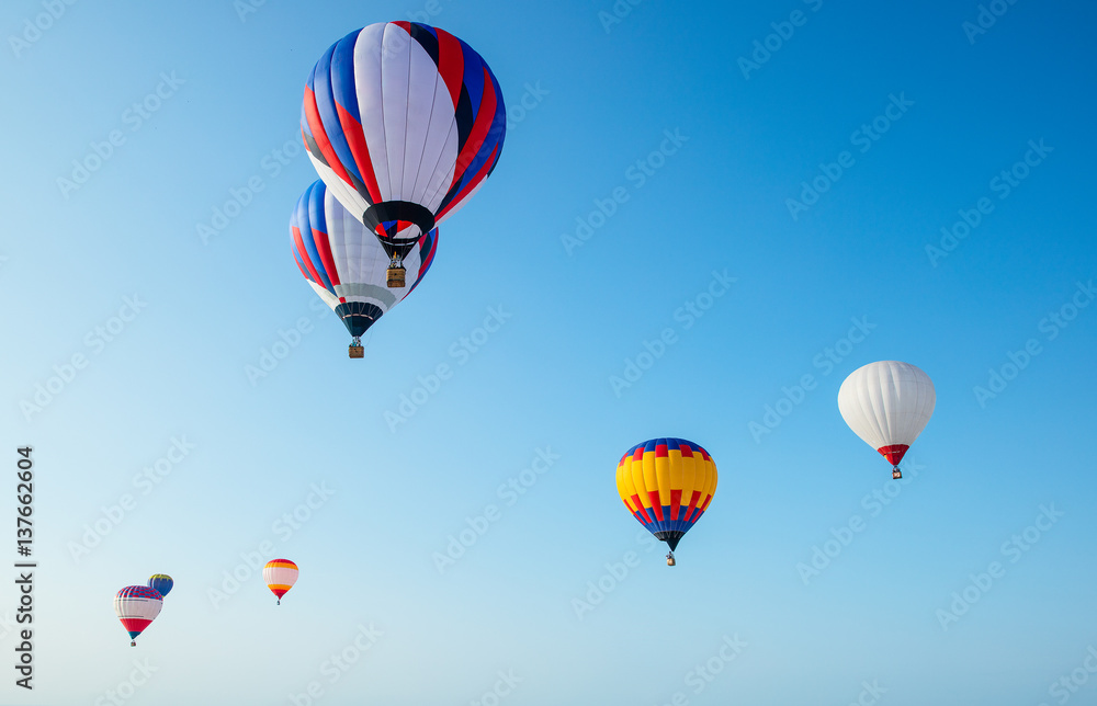 Obraz premium balloons on blue sky background