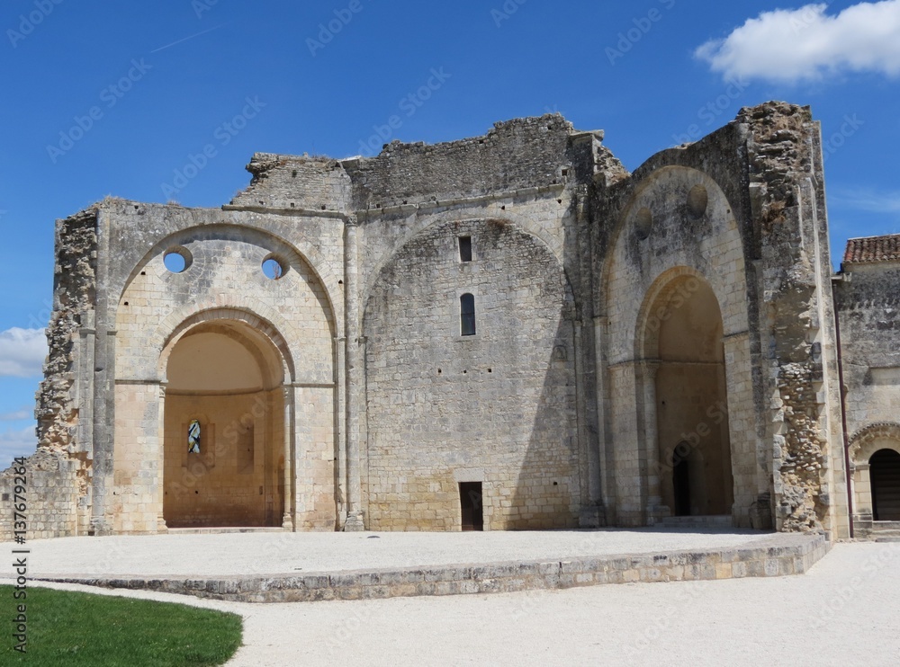 Charente-Maritime - Abbaye de Trizay - Ruines de l'église
