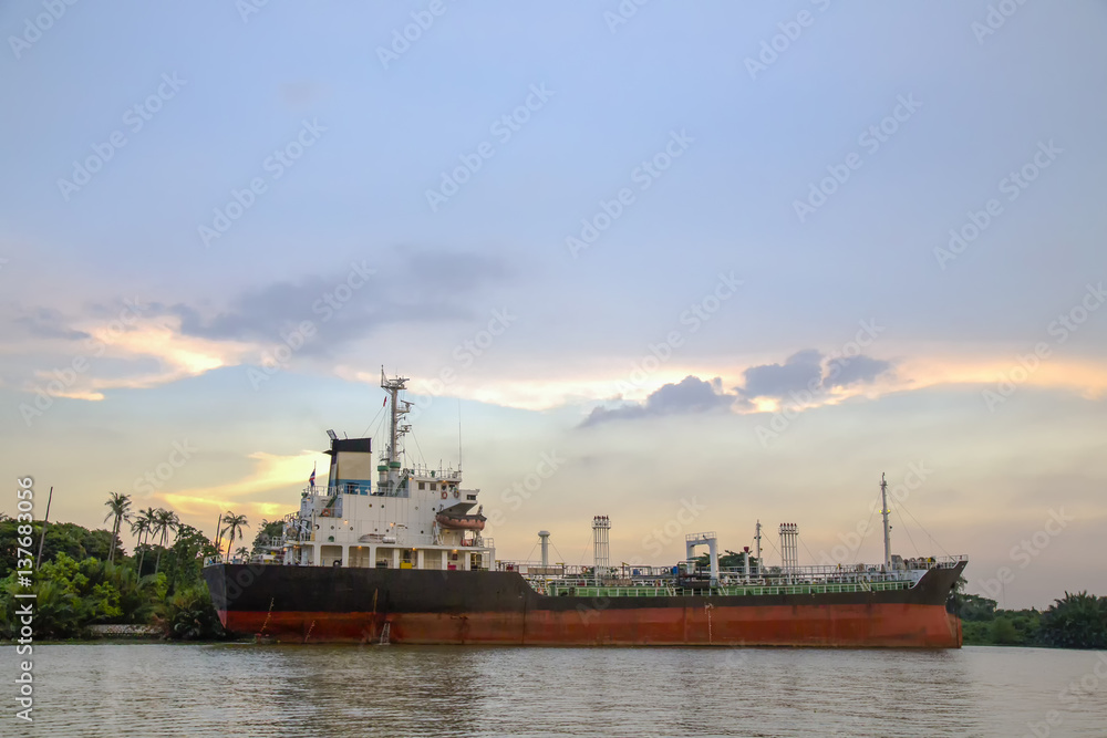 Tanker Anchored in the central area of ​​the capital.