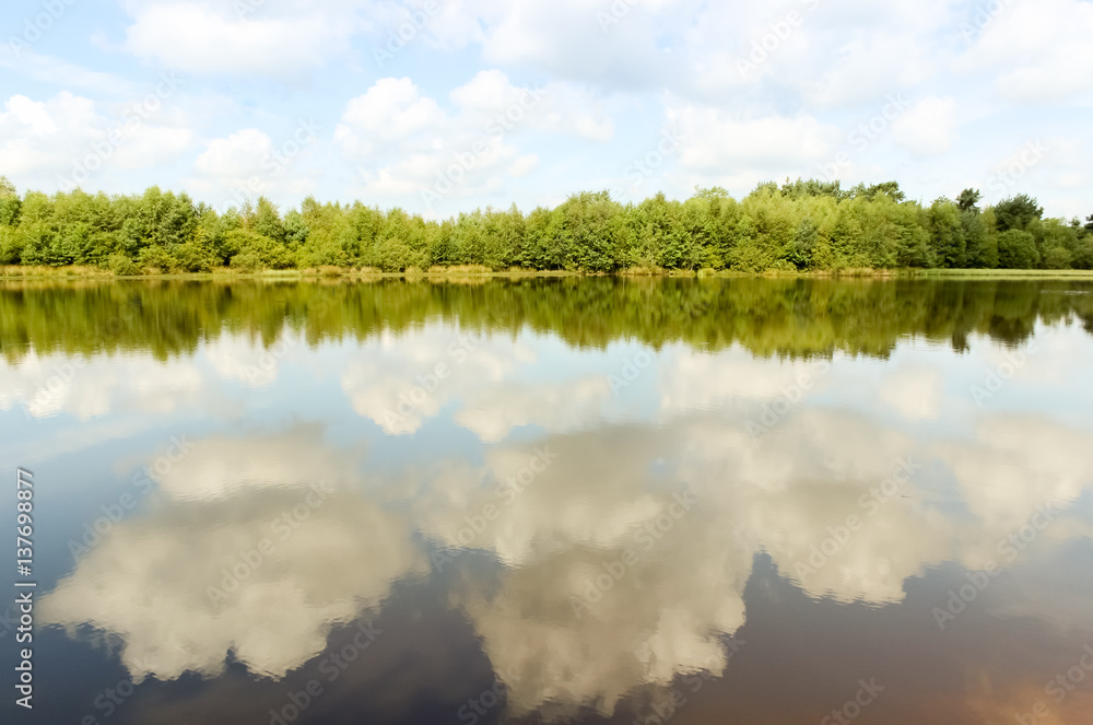 Obraz premium Wolkenspiegelung 