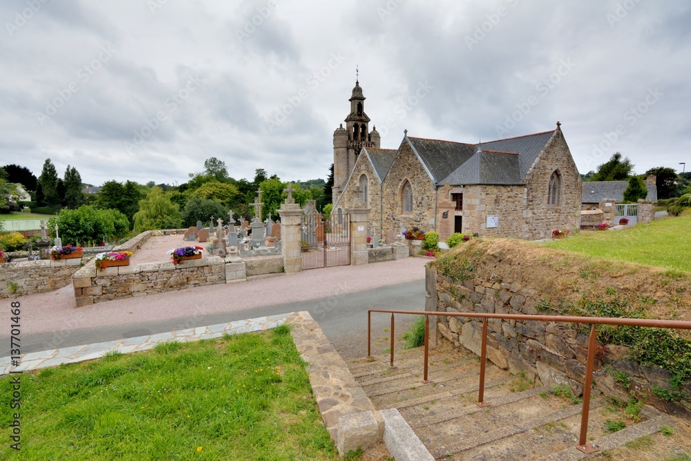 La très belle église Saint-Quay de Saint-Quay-Perros en Bretagne