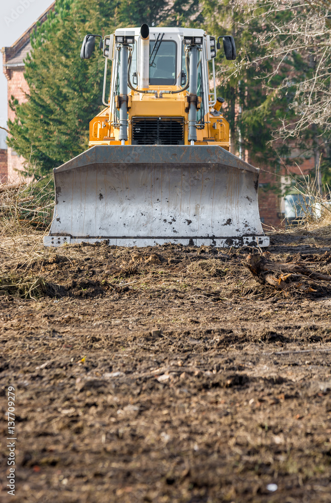 Bulldozer bewegt das Erdreich Bulldozer bewegt das Erdreich