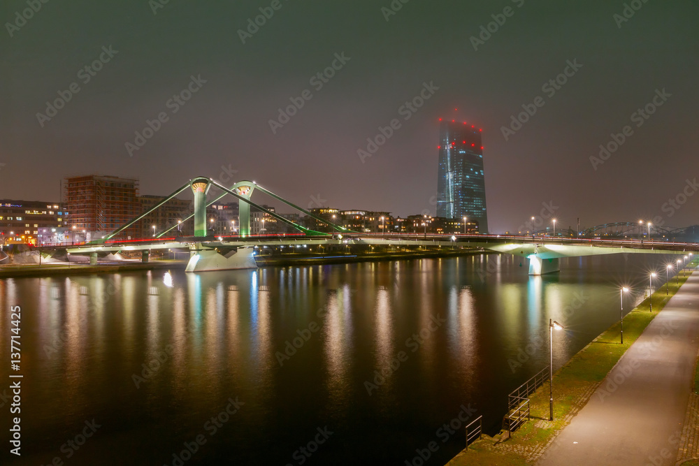 Obraz premium Frankfurt. City embankment.