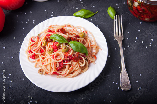 Spaghetti with tomatoes, garlic, basil, olives and olive oil