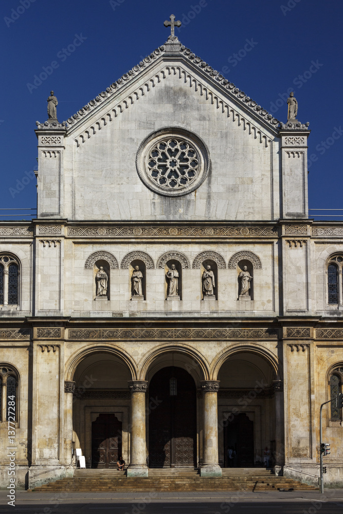 Φωτογραφία Catholic Parish and University Church Ludwigskirche in Munich, Germany, 2015
