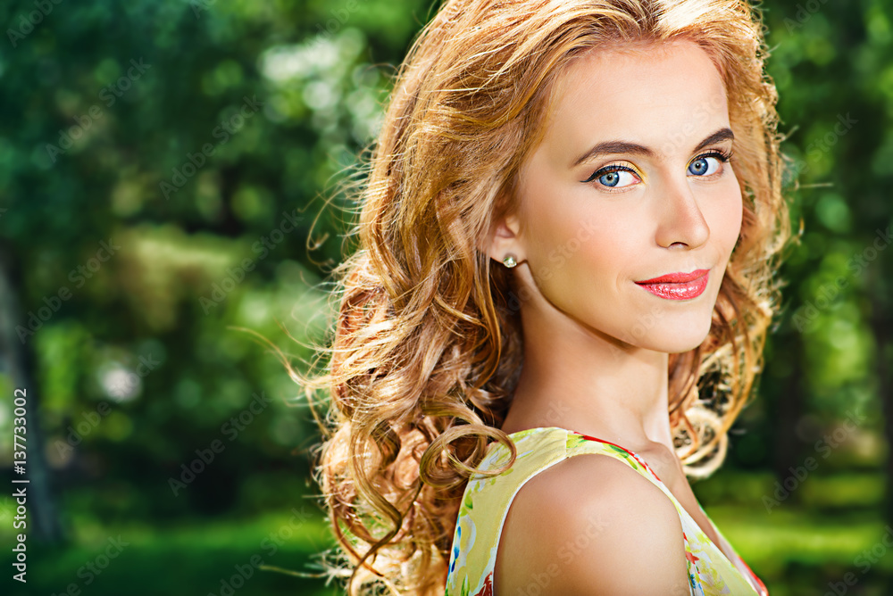 Naklejka premium sunny face