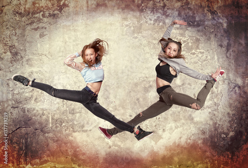Fototapeta Naklejka Na Ścianę i Meble -  Young woman modern ballet dancing