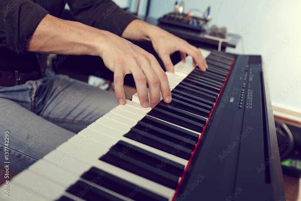 Obraz premium Playing the piano keyboard close up