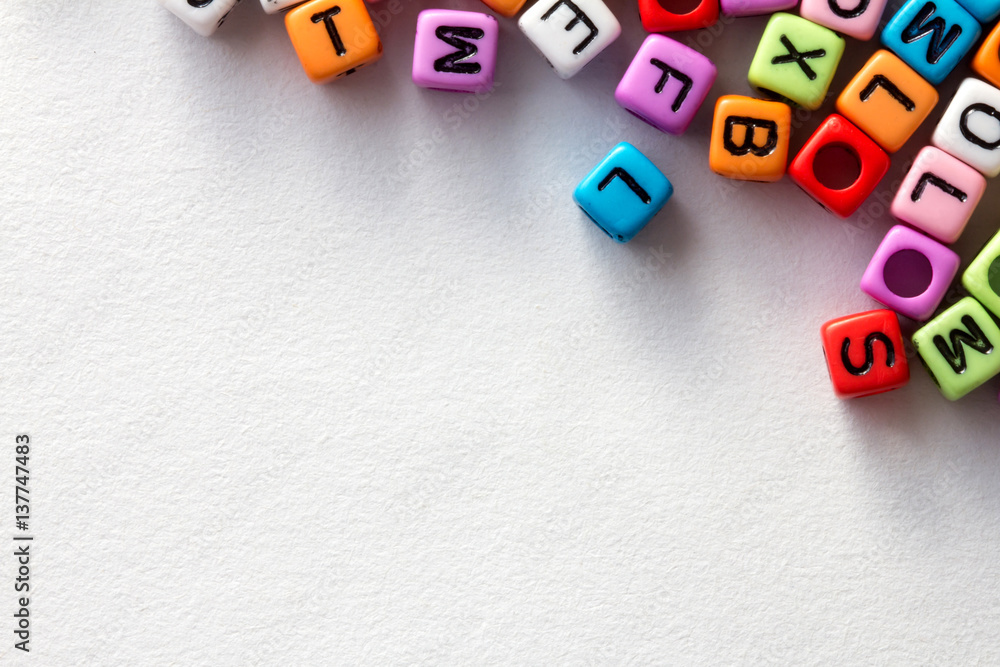 Obraz premium colorful english alphabet cube on white paper background ,English language learning concept