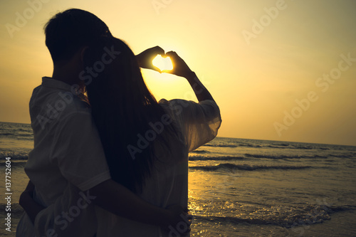 Couple hugging at the beach He acted Heart