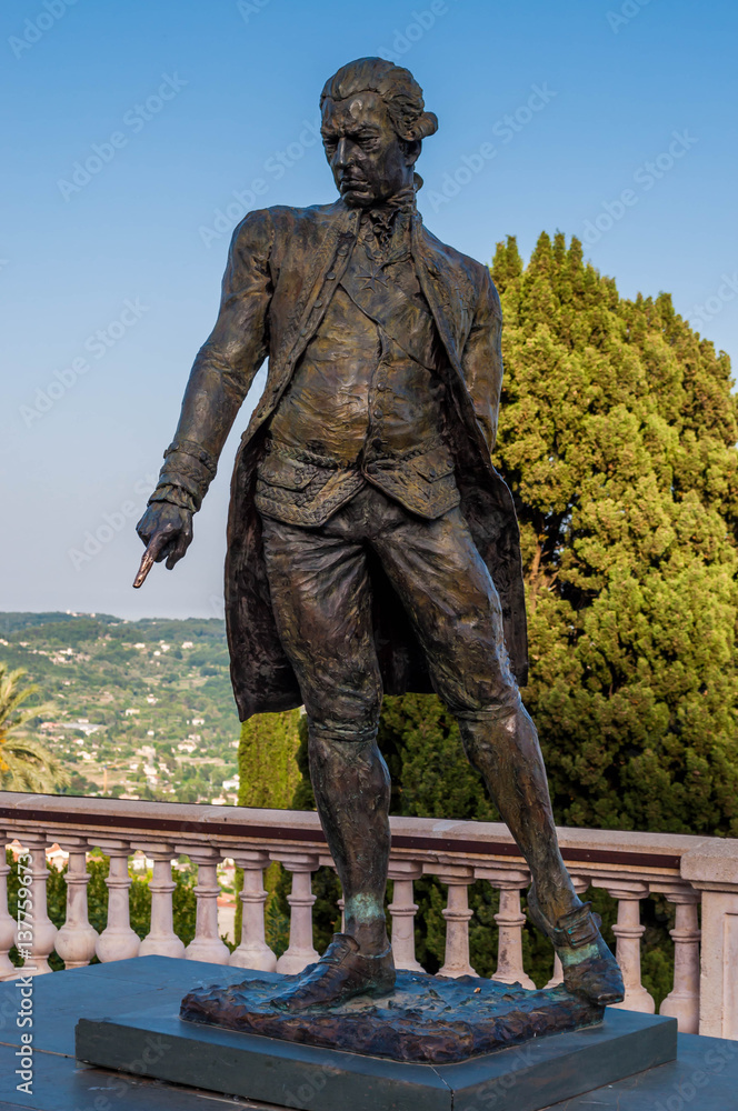 Naklejka premium Statue de l'amiral de Grasse, à Grasse, France.