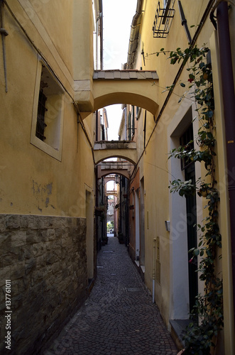 glimpse through the alleys of a country of the Mediterranean Sea © Sergio