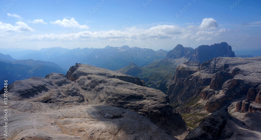 Hochplateau auf Sella Stock und Aussicht auf Langkofel Gruppe / Südtirol / Val Gardena 