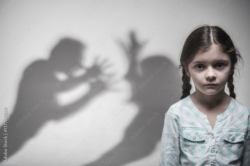 Silhouette of parents expressing quarrel - obrazy, fototapety, plakaty 