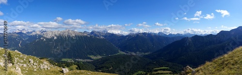 Traumhafte Panorama Aussicht auf Südtiroler Gebirgslandschaft 