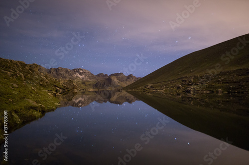 Fototapeta Naklejka Na Ścianę i Meble -  Reflection of stars in Alpine Lake