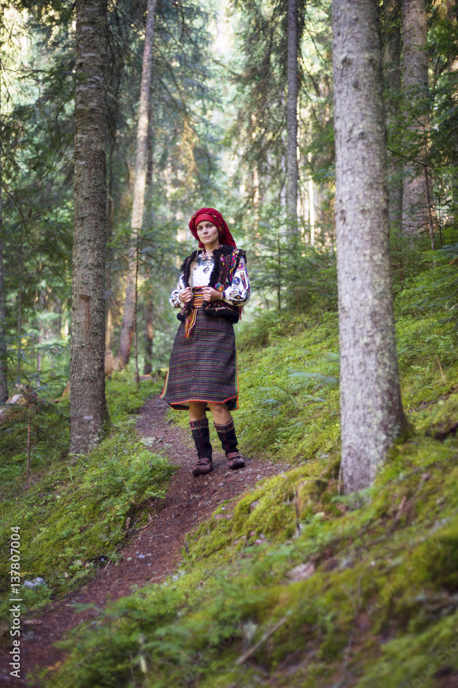 Obraz premium Girl - decoration Mountains