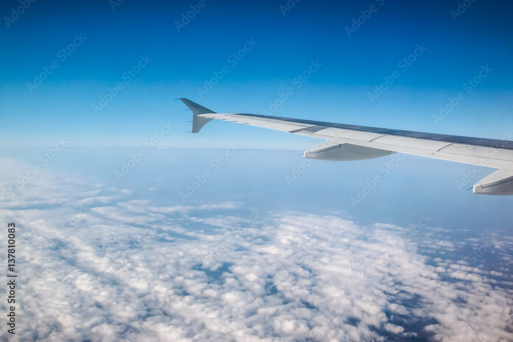 aile d'avion dans le ciel aile d'avion dans le ciel