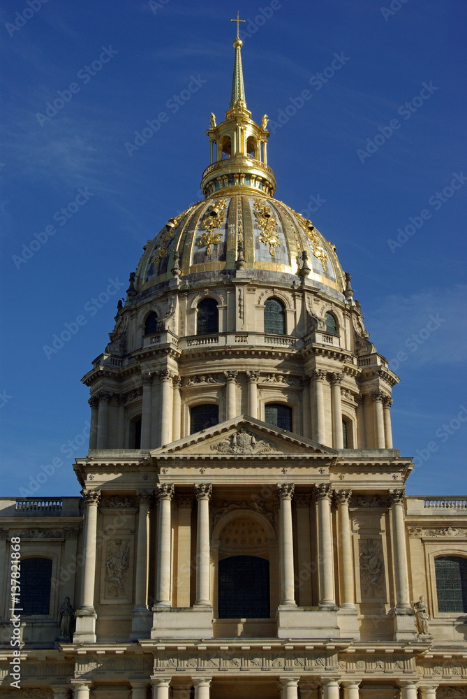 Coupole dorée des Invalides à Paris, France
