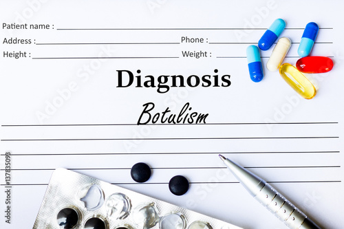Tableau sur toile Botulism -  Diagnosis written on a piece of white paper with medication and Pill