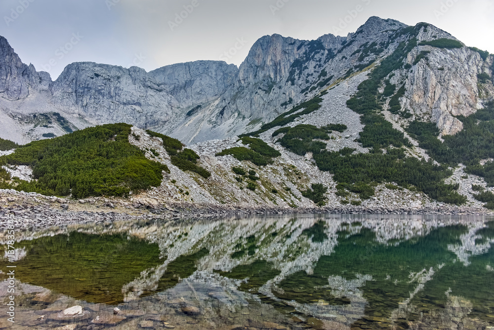 Obraz premium Sinanitsa Lake and peak Landscape, Pirin Mountain, Bulgaria