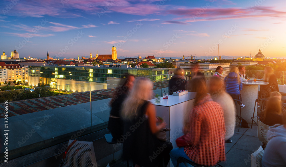 Fototapeta premium Taras na dachu TU w Monachium