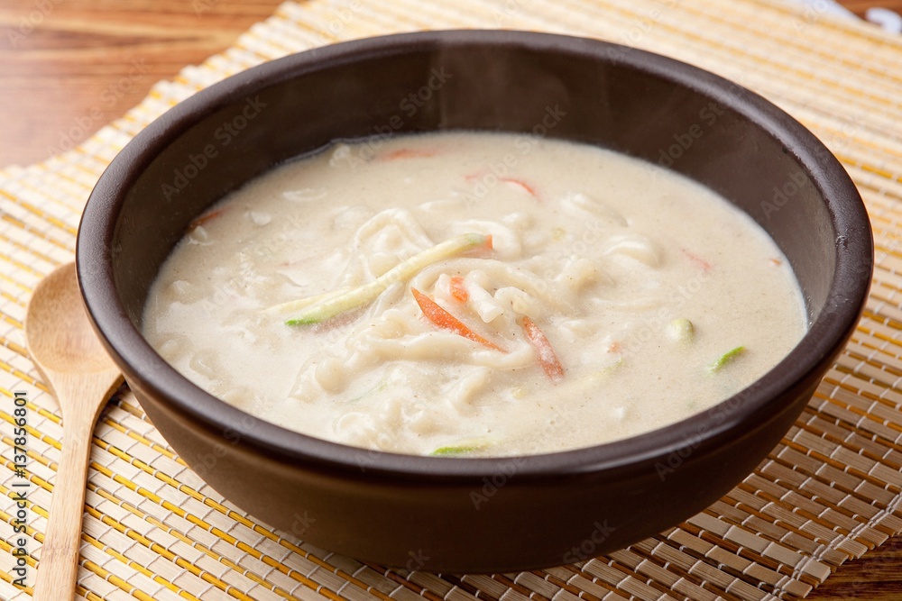 deulkkae kalguksu. Noodle Soup with Perilla Seed