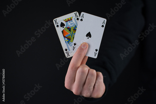 Black Jack als Kartenpaar auf der Hand Ass und König