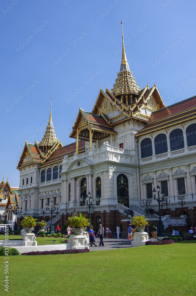 Naklejka premium Roayl Great (Grand) Palace Buddhist temple with famous green tree gardens in center of Bangkok, Thailand