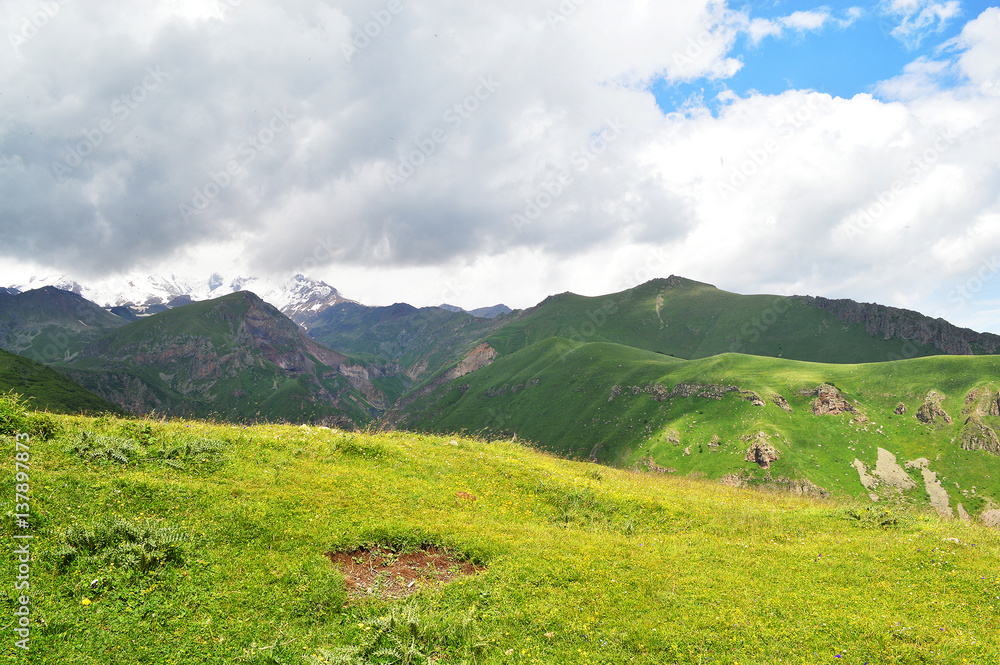 Obraz premium the majestic splendor of the Caucasus mountains