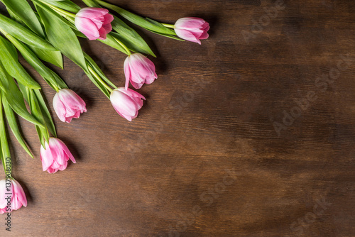 Fototapeta Naklejka Na Ścianę i Meble -  pink tulips on table
