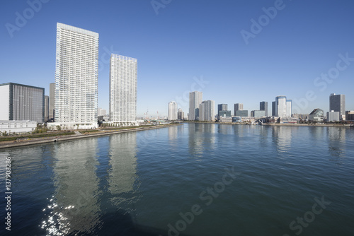 東京晴海運河と臨海部の街並み © kyaimu426