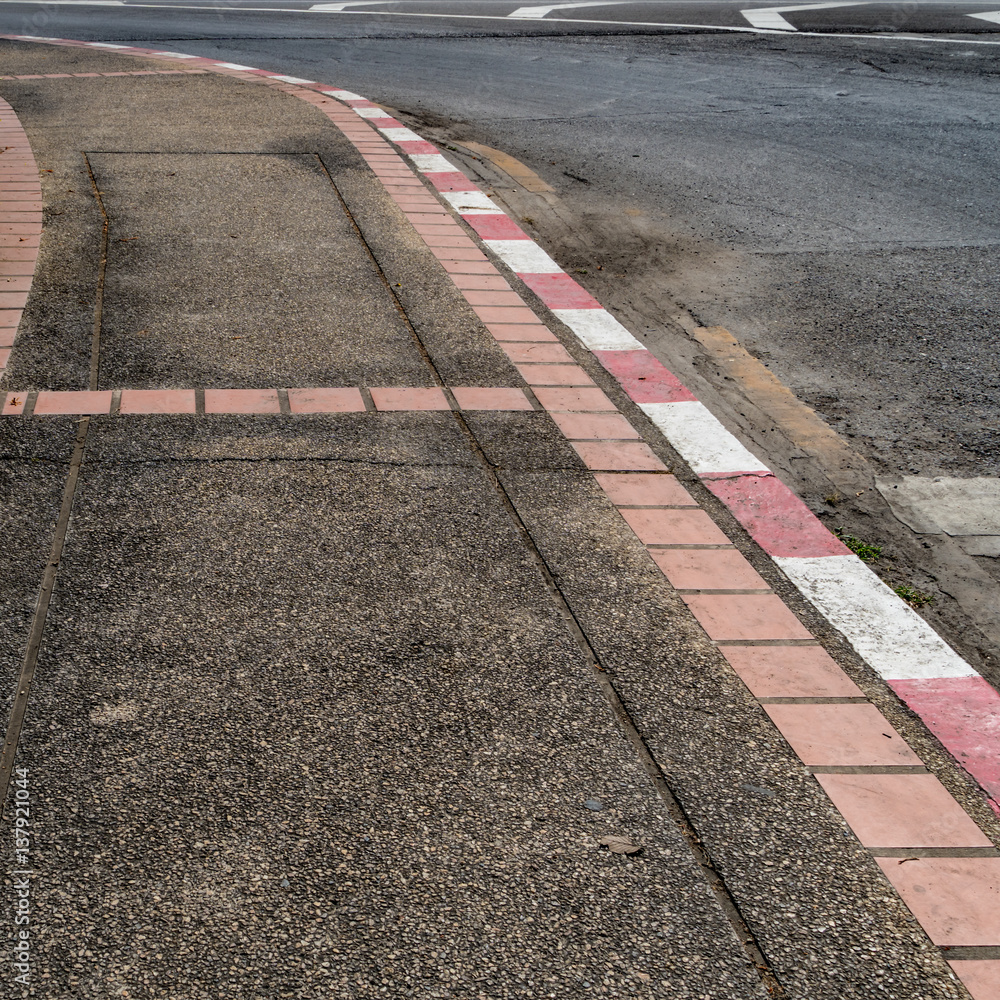 Obraz premium Concrete sidewalk with red and white