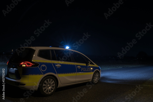 Polizeiauto Nachtaufnahme
