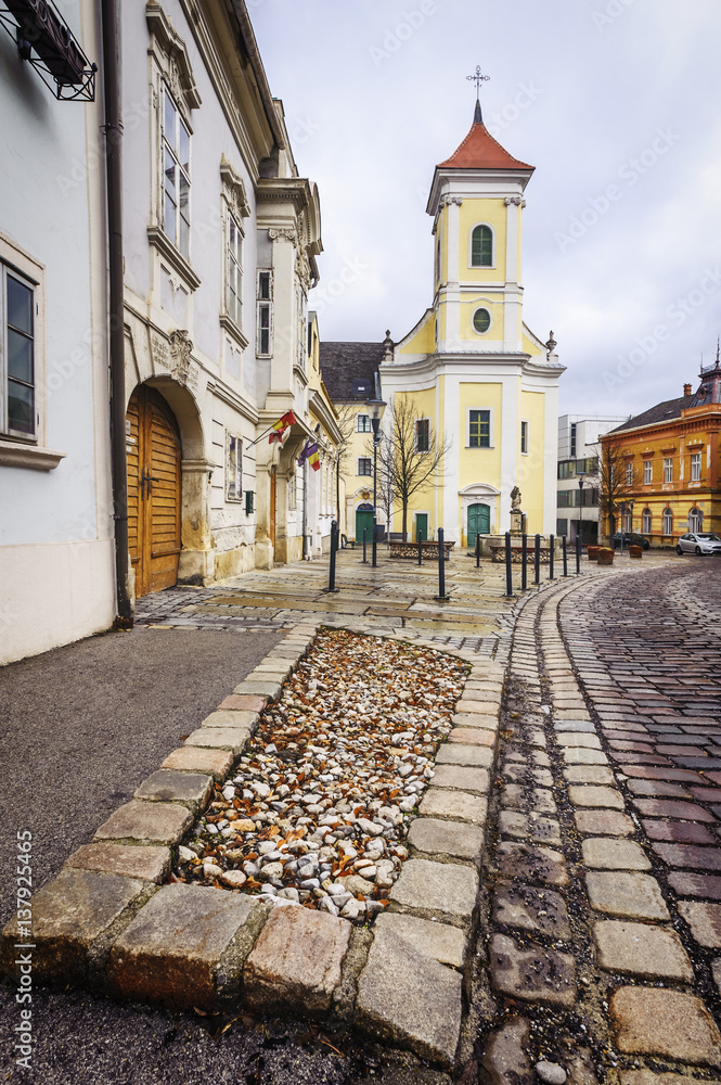 Franziskanerkirche in Eisenstadt mit Joseph Haydn Gasse