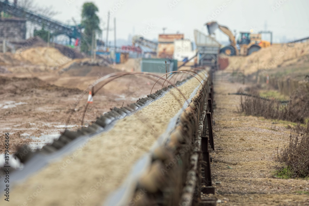 Obraz premium Industrial belt conveyor. Earth moving equipment.